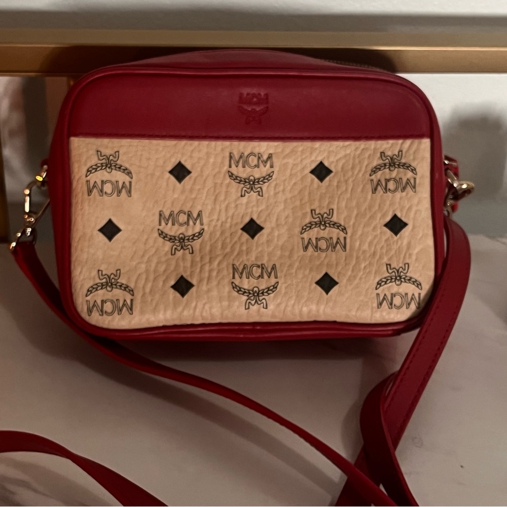 Cute MCM crossbody bag!